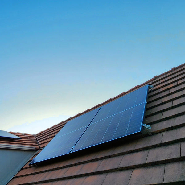 Do Solar Panels Need Maintenance? A Homeowner’s Guide to Solar Panel Cleaning & Servicing